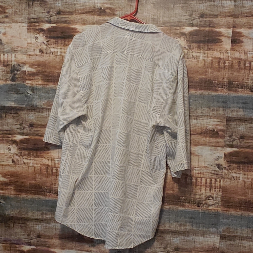 🌟 3 for $15 Deal! 🌟Tomato button up short sleeve shirt large - Picture 2 of 7